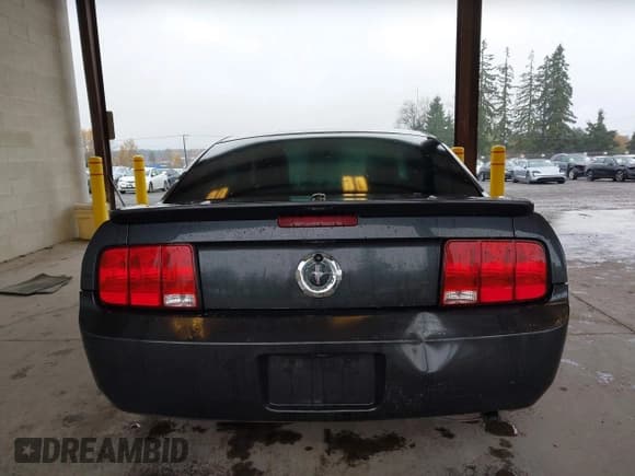 ✅ 2007 Ford Mustang Deluxe • VIN: 1ZVHT80NX75349309 • Lot: 43716028. Listed on IAAI with 148,642 mi. Free auction sales archive from the USA and detailed vehicle history report at DreamBid. Image 16.