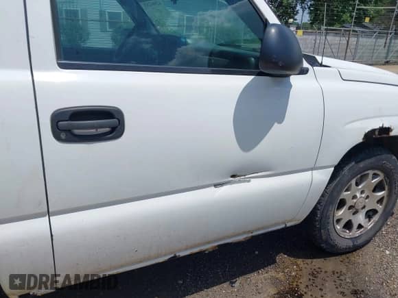 2006 Chevrolet Silverado 1500 Work Truck с VIN 3GCEC14X16G147393, выставлен на аукционе IAAI как лот 42684283 с пробегом 251 956 миль миль и . История ставок и продаж доступна на DreamBid. Изображение 18.