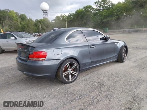 ✅ 2013 BMW 1 Series 128i • VIN: WBAUP9C56DVS95751 • Lot: 42429526. Wystawiony na IAAI z przebiegiem Nie podano. Bezpłatny archiwum sprzedaży aukcyjnych z USA i szczegółowy raport historii pojazdu na DreamBid. Zdjęcie 4.