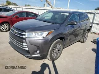 ✅ 2017 Toyota Highlander XLE • VIN: 5TDKZRFH5HS509333 • Lot: 84647795. Wystawiony na Copart z przebiegiem 110 964 mil. Bezpłatny archiwum sprzedaży aukcyjnych z USA i szczegółowy raport historii pojazdu na DreamBid. Zdjęcie 1.