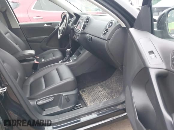 ✅ 2014 Volkswagen Tiguan S • VIN: WVGBV3AX5EW512425 • Lot: 43754178. Listed on IAAI with 157,539 mi. Free auction sales archive from the USA and detailed vehicle history report at DreamBid. Image 5.