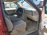 ✅ 2003 Chevrolet Suburban LT • VIN: 1GNEC16Z13J257733 • Lot: 42159861. Wystawiony na IAAI z przebiegiem 254 085 mil. Bezpłatny archiwum sprzedaży aukcyjnych z USA i szczegółowy raport historii pojazdu na DreamBid. Zdjęcie 5.