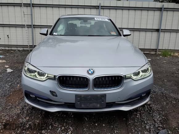 2018 BMW 3 Series 330i xDrive with VIN WBA8D9G58JNU67570, listed as a Copart auction lot 67218225 with 80,223 mi miles and Salvage title. Bid and sale history available at DreamBid. Image 5.