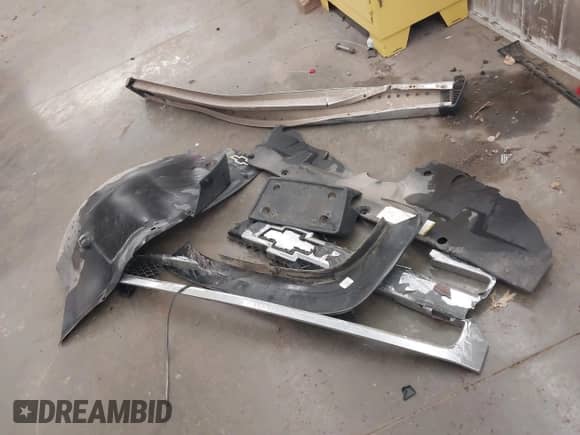 2007 Chevrolet Silverado 1500 1LT z VIN 1GCEK19087Z516606, wystawiony jako IAAI lot #43270980 z przebiegiem 223 019 mil mil oraz . Historia ofert i sprzedaży dostępna na DreamBid. Obrazek 12.