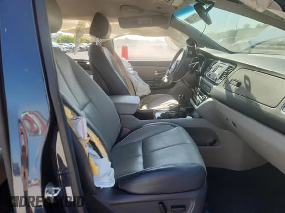 ✅ 2016 Kia Sedona EX • VIN: KNDMC5C18G6137270 • Lot: 65740325. Wystawiony na Copart z przebiegiem 99 190 mil. Bezpłatny archiwum sprzedaży aukcyjnych z USA i szczegółowy raport historii pojazdu na DreamBid. Zdjęcie 7.