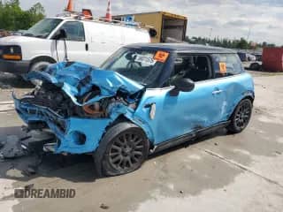 2015 MINI Hardtop S с VIN WMWXP7C59F2A37524, выставлен на аукционе Copart как лот 58071575 с пробегом Не указан миль и Списание • Salvage title. История ставок и продаж доступна на DreamBid. Изображение 1.