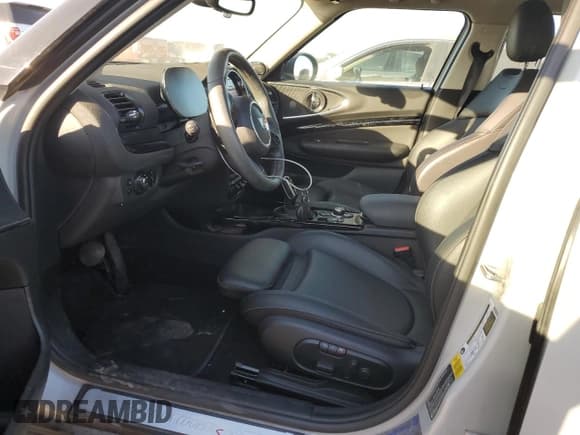 ✅ 2022 MINI Clubman Cooper S • VIN: WMWLV7C01N2P62233 • Lot: 73043364. Wystawiony na Copart z przebiegiem 39 363 mil. Bezpłatny archiwum sprzedaży aukcyjnych z USA i szczegółowy raport historii pojazdu na DreamBid. Zdjęcie 7.