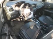 ✅ 2019 Jeep Compass Latitude • VIN: 3C4NJDBB7KT787057 • Lot: 72096515. Wystawiony na Copart z przebiegiem 97 409 mil. Bezpłatny archiwum sprzedaży aukcyjnych z USA i szczegółowy raport historii pojazdu na DreamBid. Zdjęcie 8.