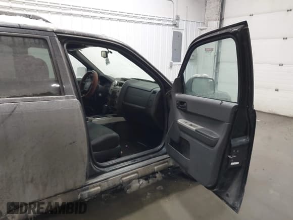 ✅ 2008 Ford Escape XLT • VIN: 1FMCU03198KC73021 • Lot: 43761113. Listed on IAAI with 267,918 mi. Free auction sales archive from the USA and detailed vehicle history report at DreamBid. Image 5.