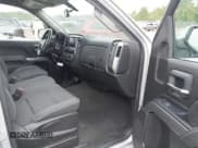 ✅ 2018 Chevrolet Silverado 1500 LT • VIN: 1GCPCREC2JF216332 • Lot: 42790355. Wystawiony na IAAI z przebiegiem 144 218 mil. Bezpłatny archiwum sprzedaży aukcyjnych z USA i szczegółowy raport historii pojazdu na DreamBid. Zdjęcie 5.