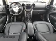 ✅ 2015 MINI Countryman • VIN: WMWZB3C54FWR46471 • Lot: 84475805. Wystawiony na Copart z przebiegiem 69 430 mil. Bezpłatny archiwum sprzedaży aukcyjnych z USA i szczegółowy raport historii pojazdu na DreamBid. Zdjęcie 8.