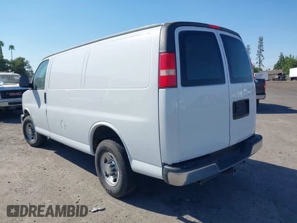 ✅ 2005 Chevrolet Express Cargo • VIN: 1GCGG25V551234534 • Лот: 42930433. Опубликован ранее на IAAI с пробегом 42 013 миль. Бесплатный доступ к архиву аукционных продаж из США и подробный отчёт об истории автомобиля на DreamBid. Изображение 3.