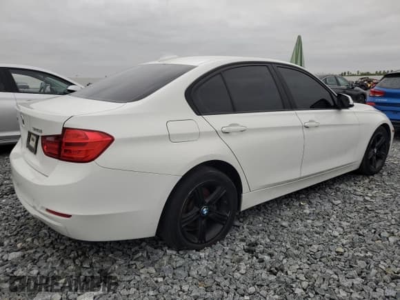 ✅ 2014 BMW 3 Series 320i xDrive • VIN: WBA3C3C5XEPV90555 • Lot: 90542255. Listed on Copart with 137,262 mi. Free auction sales archive from the USA and detailed vehicle history report at DreamBid. Image 3.