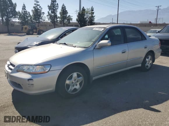 ✅ 1998 Honda Accord EX • VIN: 1HGCG1654WA036327 • Лот: 60319605. Опубликован ранее на Copart с пробегом 279 762 миль. Бесплатный доступ к архиву аукционных продаж из США и подробный отчёт об истории автомобиля на DreamBid. Изображение 1.