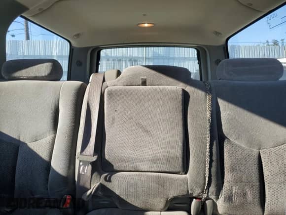 2003 Chevrolet Suburban LS с VIN 1GNEC16T73J263581, выставлен на аукционе Copart как лот 80324514 с пробегом 241 672 миль миль и Списание • Salvage title. История ставок и продаж доступна на DreamBid. Изображение 10.