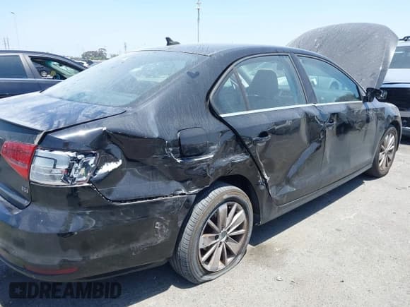 ✅ 2015 Volkswagen Jetta SE • VIN: 3VWD07AJ1FM284890 • Лот: 42328592. Опубликован ранее на IAAI с пробегом 92 880 миль. Бесплатный доступ к архиву аукционных продаж из США и подробный отчёт об истории автомобиля на DreamBid. Изображение 6.