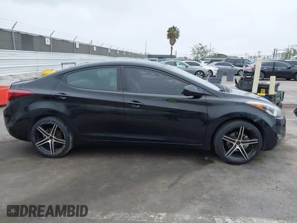 ✅ 2016 Hyundai Elantra SE • VIN: 5NPDH4AE3GH766071 • Lot: 42479085. Listed on IAAI with 142,273 mi. Free auction sales archive from the USA and detailed vehicle history report at DreamBid. Image 13.