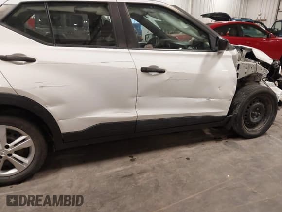 ✅ 2020 Nissan Kicks S • VIN: 3N1CP5BV5LL493103 • Lot: 43585643. Listed on IAAI with 50,637 mi. Free auction sales archive from the USA and detailed vehicle history report at DreamBid. Image 21.