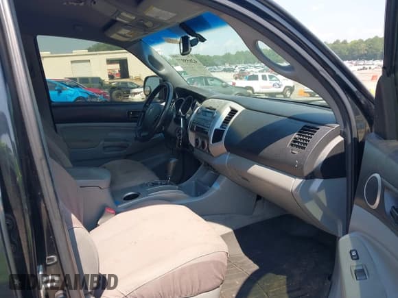 ✅ 2010 Toyota Tacoma PreRunner • VIN: 3TMJU4GN8AM101948 • Lot: 42655977. Listed on IAAI with 228,965 mi. Free auction sales archive from the USA and detailed vehicle history report at DreamBid. Image 5.