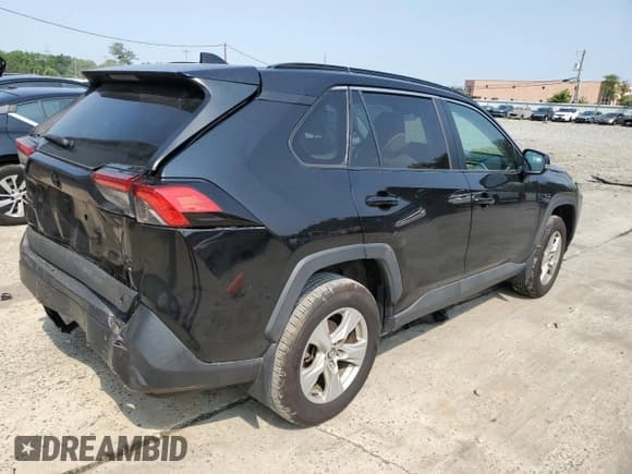 ✅ 2021 Toyota RAV4 XLE • VIN: 2T3P1RFV4MW160306 • Lot: 60722055. Wystawiony na Copart z przebiegiem 62 620 mil. Bezpłatny archiwum sprzedaży aukcyjnych z USA i szczegółowy raport historii pojazdu na DreamBid. Zdjęcie 3.