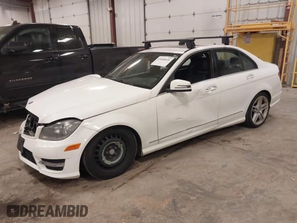 ✅ 2013 Mercedes-Benz C 300 Sport • VIN: WDDGF8AB5DR243841 • Лот: 43684826. Опубликован ранее на IAAI с пробегом 148 442 миль. Бесплатный доступ к архиву аукционных продаж из США и подробный отчёт об истории автомобиля на DreamBid. Изображение 2.