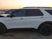 ✅ 2023 Ford Explorer ST-Line • VIN: 1FMSK7KH0PGA48562 • Lot: 40530822. Wystawiony na IAAI z przebiegiem 30 962 mil. Bezpłatny archiwum sprzedaży aukcyjnych z USA i szczegółowy raport historii pojazdu na DreamBid. Zdjęcie 14.