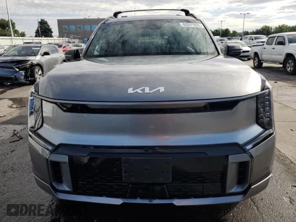 ✅ 2024 Kia EV9 GT-Line • VIN: KNDAEFS53R6039211 • Lot: 60241055. Wystawiony na Copart z przebiegiem 10 004 mil. Bezpłatny archiwum sprzedaży aukcyjnych z USA i szczegółowy raport historii pojazdu na DreamBid. Zdjęcie 5.