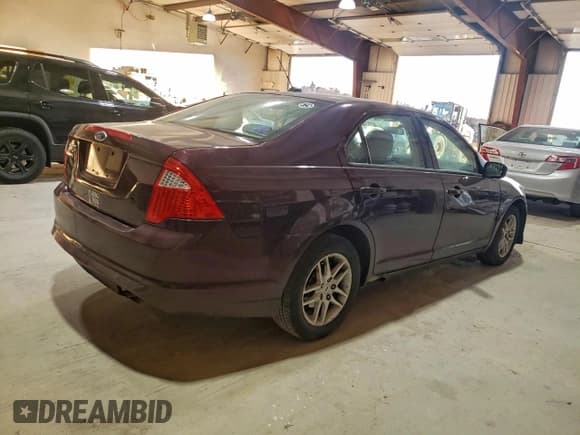 ✅ 2011 Ford Fusion S • VIN: 3FAHP0GAXBR260203 • Лот: 93601985. Опубликован ранее на Copart с пробегом 215 661 миль. Бесплатный доступ к архиву аукционных продаж из США и подробный отчёт об истории автомобиля на DreamBid. Изображение 3.