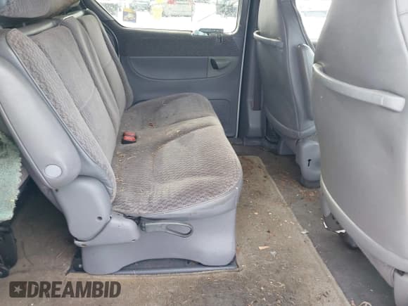 ✅ 2000 Dodge Caravan SE • VIN: 2B4GP44G1YR770005 • Lot: 43819012. Listed on IAAI with 180,456 mi. Free auction sales archive from the USA and detailed vehicle history report at DreamBid. Image 8.