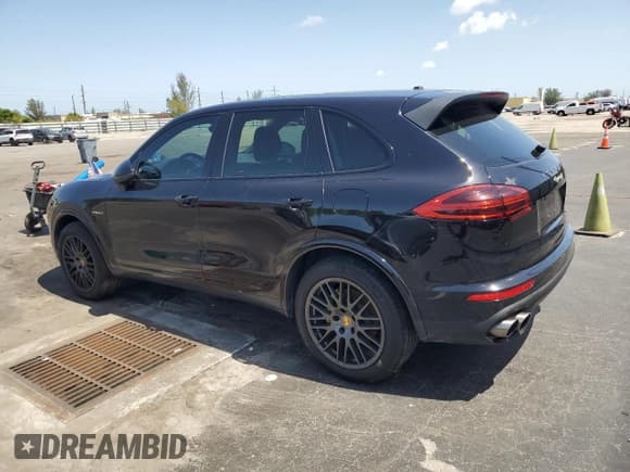 ✅ 2017 Porsche Cayenne S E-Hybrid • VIN: WP1AE2A28HLA70632 • Лот: 57357425. Опубликован ранее на Copart с пробегом 202 772 миль. Бесплатный доступ к архиву аукционных продаж из США и подробный отчёт об истории автомобиля на DreamBid. Изображение 2.