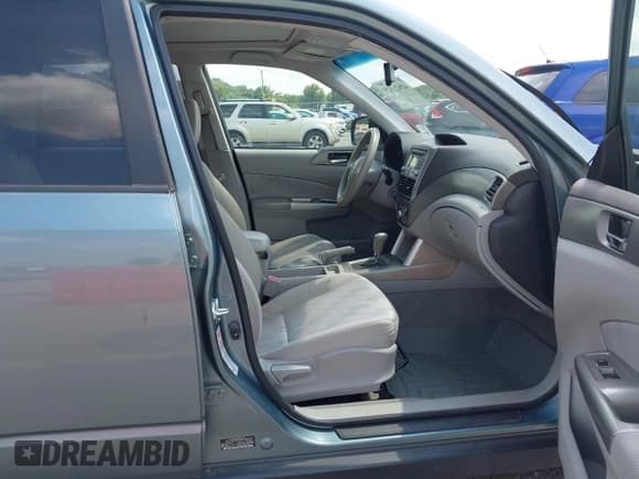 ✅ 2009 Subaru Forester X • VIN: JF2SH63609H766458 • Lot: 42621929. Listed on IAAI with 152,235 mi. Free auction sales archive from the USA and detailed vehicle history report at DreamBid. Image 5.