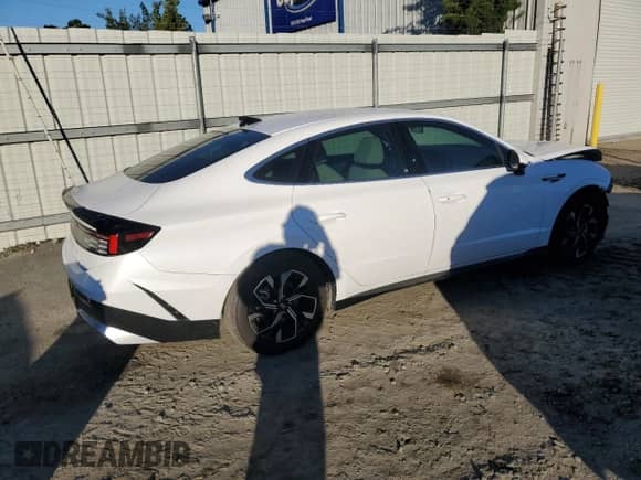 2025 Hyundai Sonata SEL z VIN KMHL64JA9SA510303, wystawiony jako Copart lot #86301915 z przebiegiem 5 056 mil mil oraz Szkoda całkowita • Salvage title. Historia ofert i sprzedaży dostępna na DreamBid. Obrazek 3.