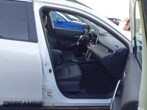 ✅ 2023 Toyota Corolla Cross XLE • VIN: 7MUDAABG8PV059602 • Лот: 43609232. Опубликован ранее на IAAI с пробегом 41 945 миль. Бесплатный доступ к архиву аукционных продаж из США и подробный отчёт об истории автомобиля на DreamBid. Изображение 5.