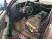 ✅ 2003 Chevrolet Silverado 2500HD Work Truck • VIN: 1GCHK24U43E132966 • Лот: 90258455. Опубликован ранее на Copart с пробегом 146 935 миль. Бесплатный доступ к архиву аукционных продаж из США и подробный отчёт об истории автомобиля на DreamBid. Изображение 8.