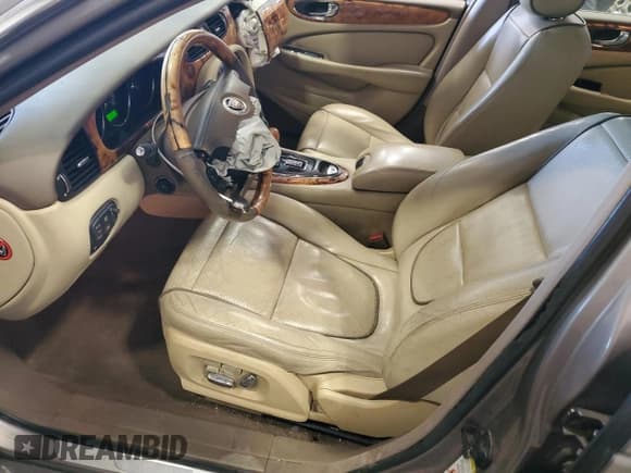 ✅ 2008 Jaguar XJ 8 LWB • VIN: SAJWA79BX8SH28580 • Лот: 53297425. Опубликован ранее на Copart с пробегом 111 664 миль. Бесплатный доступ к архиву аукционных продаж из США и подробный отчёт об истории автомобиля на DreamBid. Изображение 7.