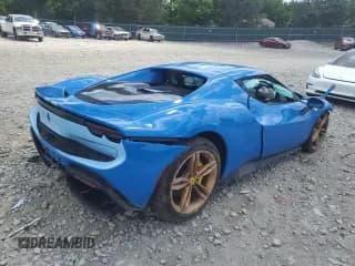 ✅ 2024 Ferrari 296 • VIN: ZFF99SLA8R0304477 • Lot: 61744074. Wystawiony na Copart z przebiegiem Nie podano. Bezpłatny archiwum sprzedaży aukcyjnych z USA i szczegółowy raport historii pojazdu na DreamBid. Zdjęcie 3.