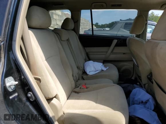 ✅ 2010 Toyota Highlander • VIN: 5TDZK3EH8AS007438 • Lot: 81055975. Listed on Copart with 221,230 mi. Free auction sales archive from the USA and detailed vehicle history report at DreamBid. Image 11.