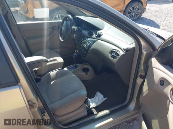 ✅ 2000 Ford Focus SE • VIN: 1FAFP3434YW401903 • Lot: 42104706. Listed on IAAI with 201,826 mi. Free auction sales archive from the USA and detailed vehicle history report at DreamBid. Image 5.