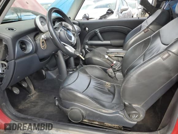 ✅ 2004 MINI Hardtop S • VIN: WMWRE33444TD84426 • Lot: 59697375. Listed on Copart with 87,662 mi. Free auction sales archive from the USA and detailed vehicle history report at DreamBid. Image 7.