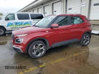 2025 Hyundai Venue SEL z VIN KMHRC8A3XSU363791, wystawiony jako Copart lot #81652515 z przebiegiem 9 028 mil mil oraz Szkoda całkowita • Salvage title. Historia ofert i sprzedaży dostępna na DreamBid. Obrazek 1.
