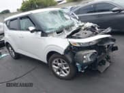 ✅ 2020 Kia Soul S • VIN: KNDJ23AU3L7715416 • Лот: 42648166. Опубликован ранее на IAAI с пробегом Не указан. Бесплатный доступ к архиву аукционных продаж из США и подробный отчёт об истории автомобиля на DreamBid. Изображение 1.
