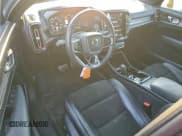 ✅ 2022 Volvo XC40 R-Design • VIN: YV4162UM4N2647943 • Лот: 95438755. Опубликован ранее на Copart с пробегом 64 067 миль. Бесплатный доступ к архиву аукционных продаж из США и подробный отчёт об истории автомобиля на DreamBid. Изображение 8.