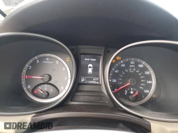 2015 Hyundai Santa Fe с VIN 5XYZUDLB2FG284170, выставлен на аукционе Copart как лот 84380575 с пробегом 116 906 миль миль и Списание • Salvage title. История ставок и продаж доступна на DreamBid. Изображение 9.