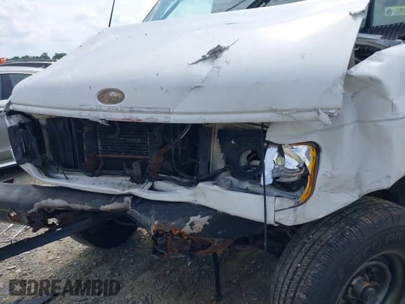 ✅ 2000 Ford Econoline Cargo • VIN: 1FTNE2429YHB86259 • Lot: 42798107. Listed on IAAI with 277,000 mi. Free auction sales archive from the USA and detailed vehicle history report at DreamBid. Image 6.
