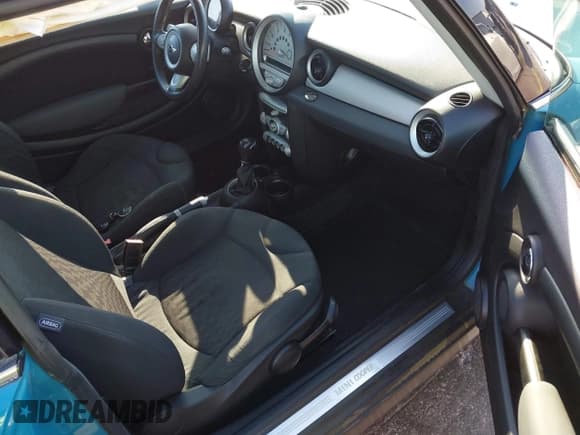 ✅ 2008 MINI Hardtop • VIN: WMWMF33568TT67727 • Lot: 41985166. Listed on IAAI with 158,579 mi. Free auction sales archive from the USA and detailed vehicle history report at DreamBid. Image 5.