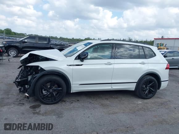 ✅ 2024 Volkswagen Tiguan SE R-Line Black • VIN: 3VVCB7AX1RM037369 • Lot: 41911287. Listed on IAAI with 16,458 mi. Free auction sales archive from the USA and detailed vehicle history report at DreamBid. Image 14.