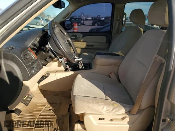 ✅ 2007 Chevrolet Suburban LT • VIN: 1GNFC16047J250450 • Lot: 82436204. Wystawiony na Copart z przebiegiem 146 455 mil. Bezpłatny archiwum sprzedaży aukcyjnych z USA i szczegółowy raport historii pojazdu na DreamBid. Zdjęcie 7.