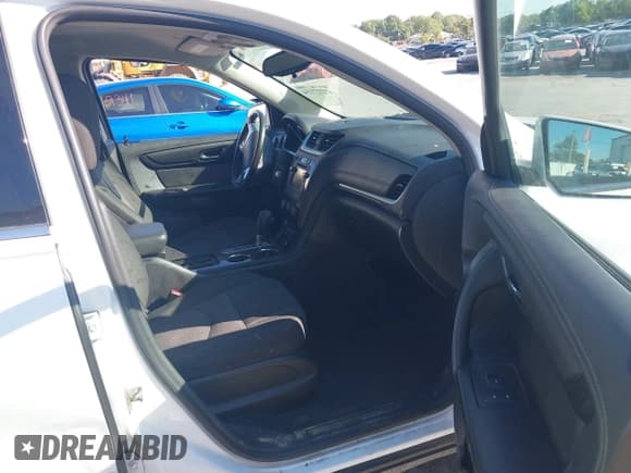 ✅ 2017 Chevrolet Traverse LT • VIN: 1GNKRGKD0HJ235034 • Lot: 43227154. Wystawiony na IAAI z przebiegiem Nie podano. Bezpłatny archiwum sprzedaży aukcyjnych z USA i szczegółowy raport historii pojazdu na DreamBid. Zdjęcie 5.