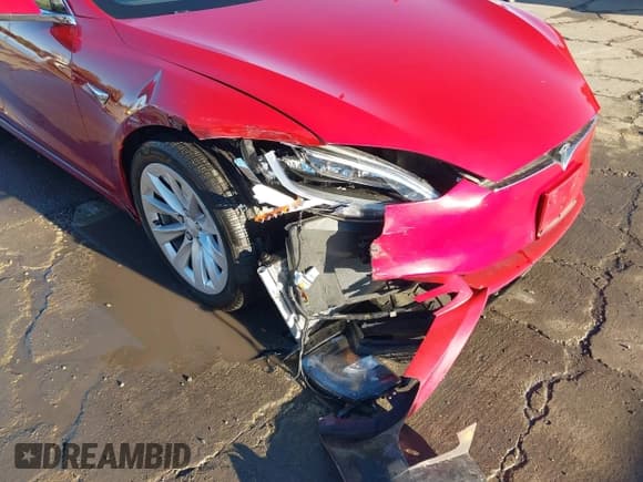 ✅ 2018 Tesla Model S 75D • VIN: 5YJSA1E24JF293359 • Lot: 43749965. Listed on IAAI with 69,801 mi. Free auction sales archive from the USA and detailed vehicle history report at DreamBid. Image 6.