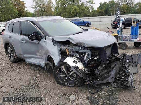 ✅ 2025 Nissan Rogue SL • VIN: JN8BT3CB0SW418707 • Lot: 81754535. Wystawiony na Copart z przebiegiem 3 499 mil. Bezpłatny archiwum sprzedaży aukcyjnych z USA i szczegółowy raport historii pojazdu na DreamBid. Zdjęcie 4.